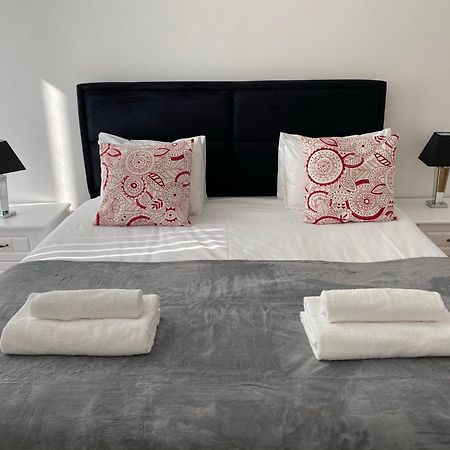 Berks Luxury Serviced Apartments , Free Parking, Free Gym And Free Wifi Bracknell Habitación foto