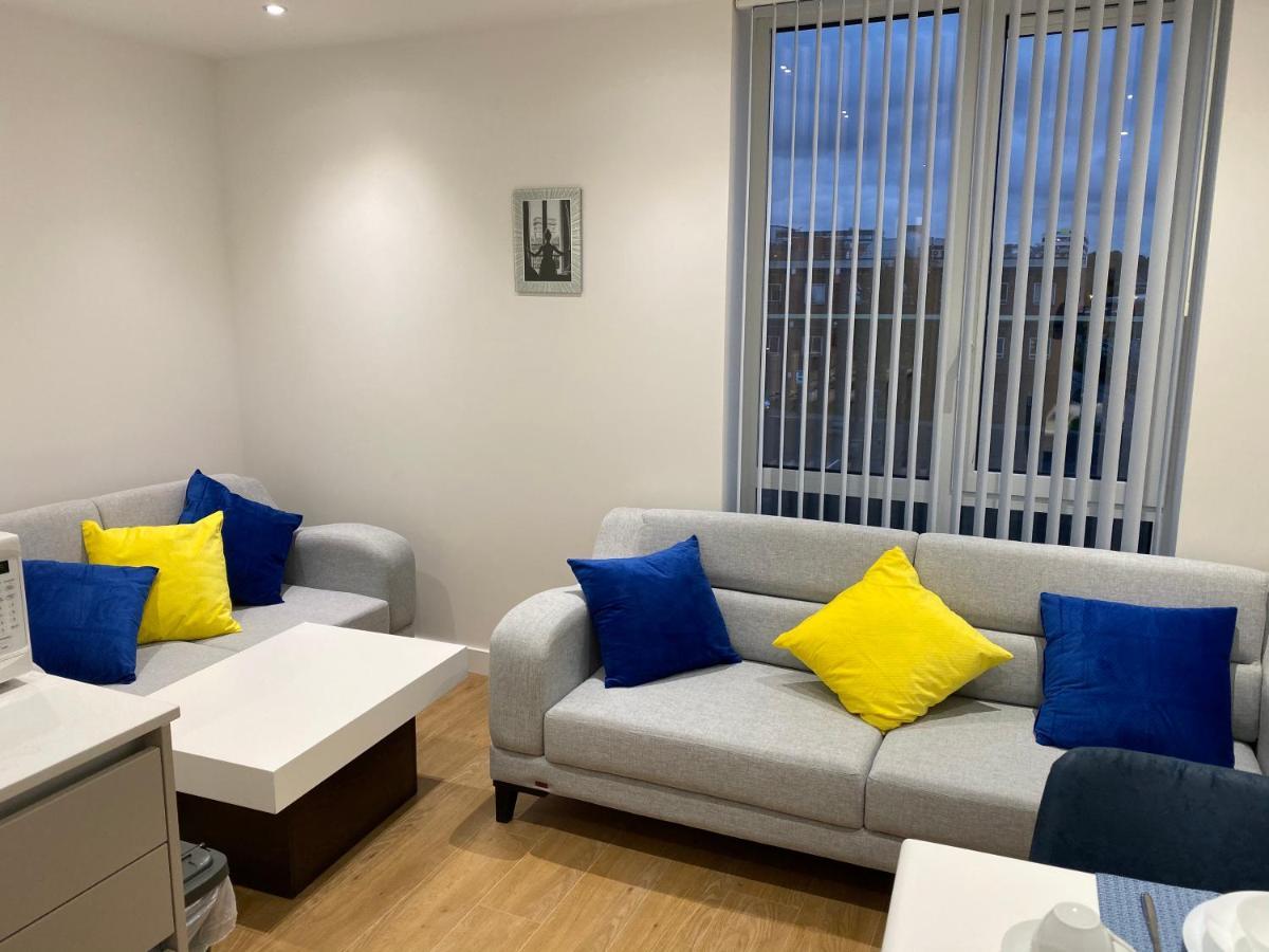Berks Luxury Serviced Apartments , Free Parking, Free Gym And Free Wifi Bracknell Exterior foto