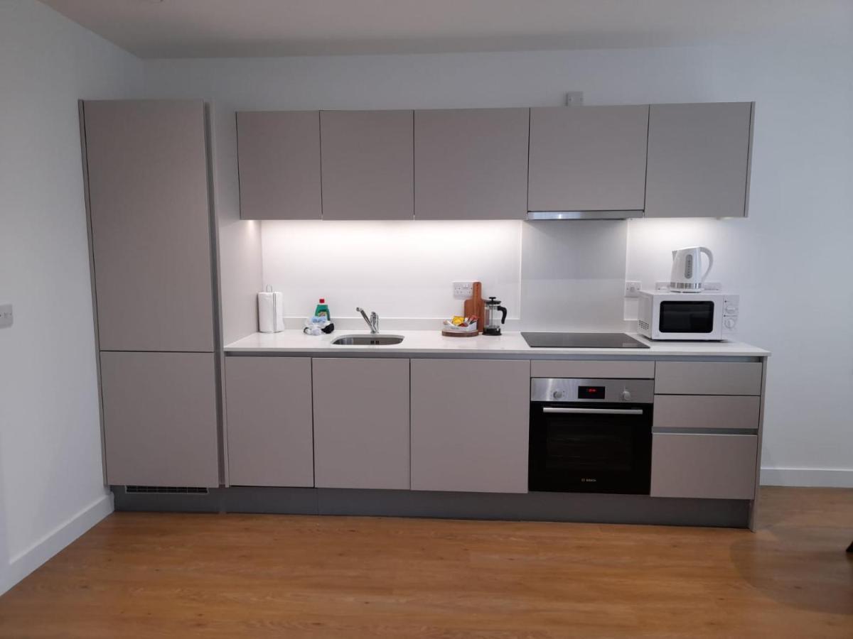 Berks Luxury Serviced Apartments , Free Parking, Free Gym And Free Wifi Bracknell Exterior foto