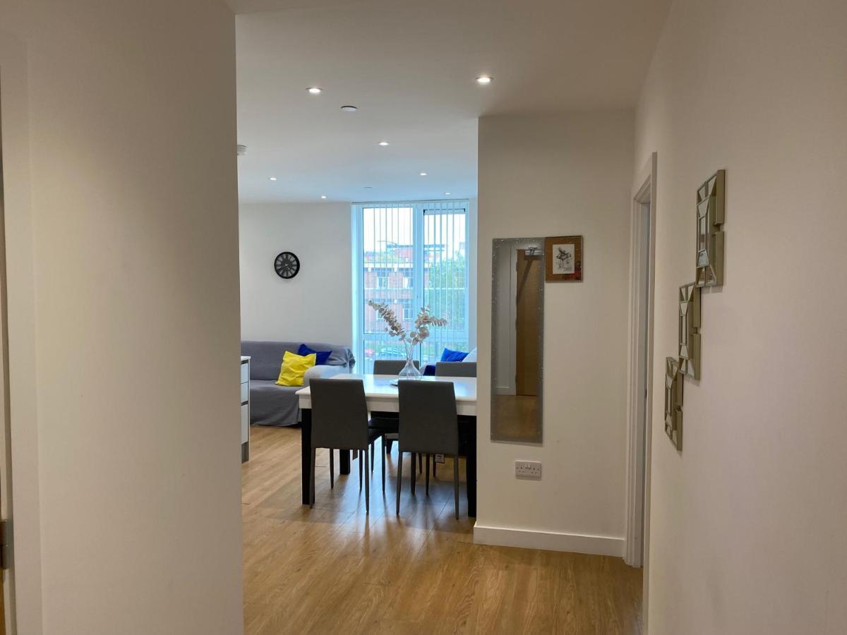 Berks Luxury Serviced Apartments , Free Parking, Free Gym And Free Wifi Bracknell Exterior foto