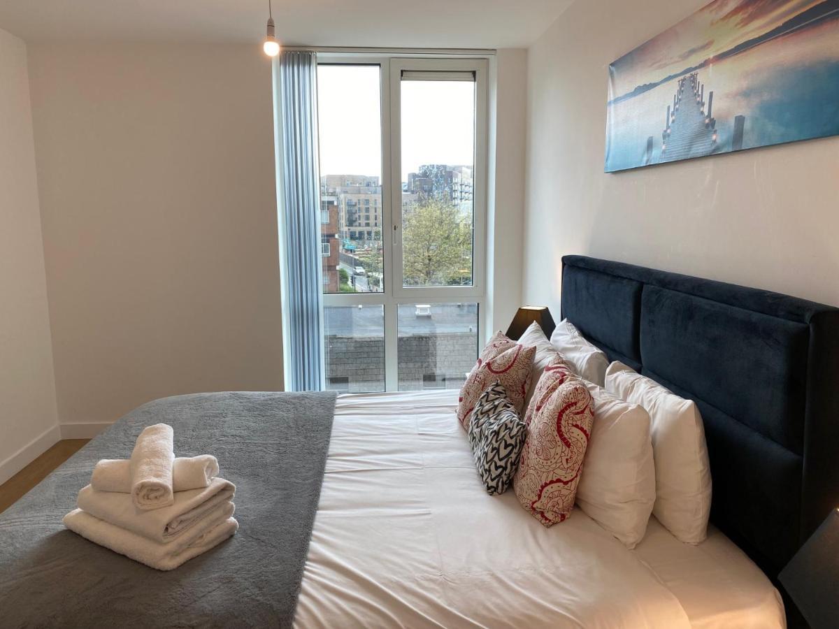 Berks Luxury Serviced Apartments , Free Parking, Free Gym And Free Wifi Bracknell Exterior foto
