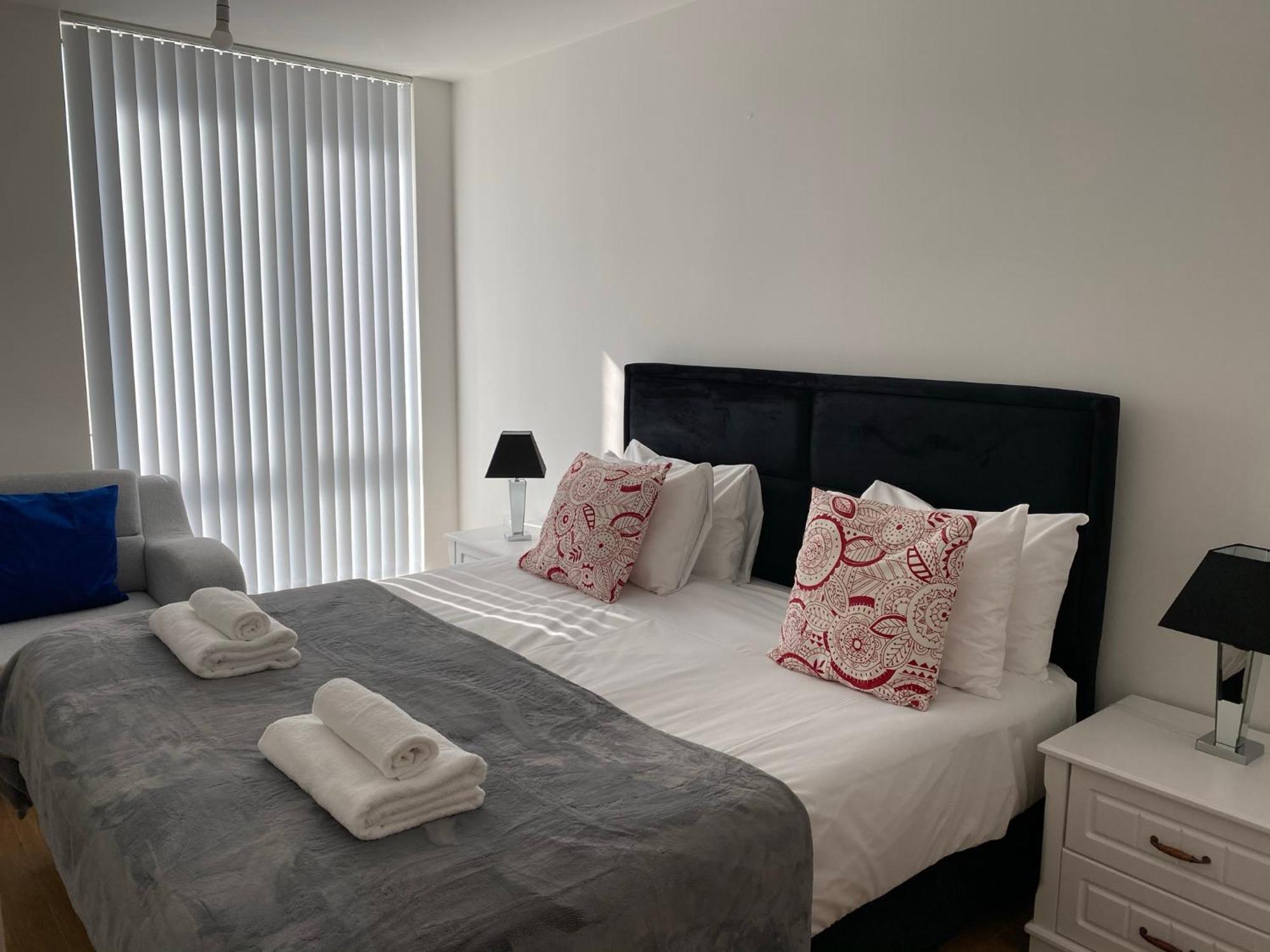 Berks Luxury Serviced Apartments , Free Parking, Free Gym And Free Wifi Bracknell Habitación foto